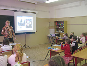 Фото: Урок во 2 классе проводит педагог Симонова Татьяна Сергеевна - кликни для увеличения